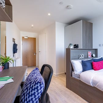 Silver En Suite - Image 1